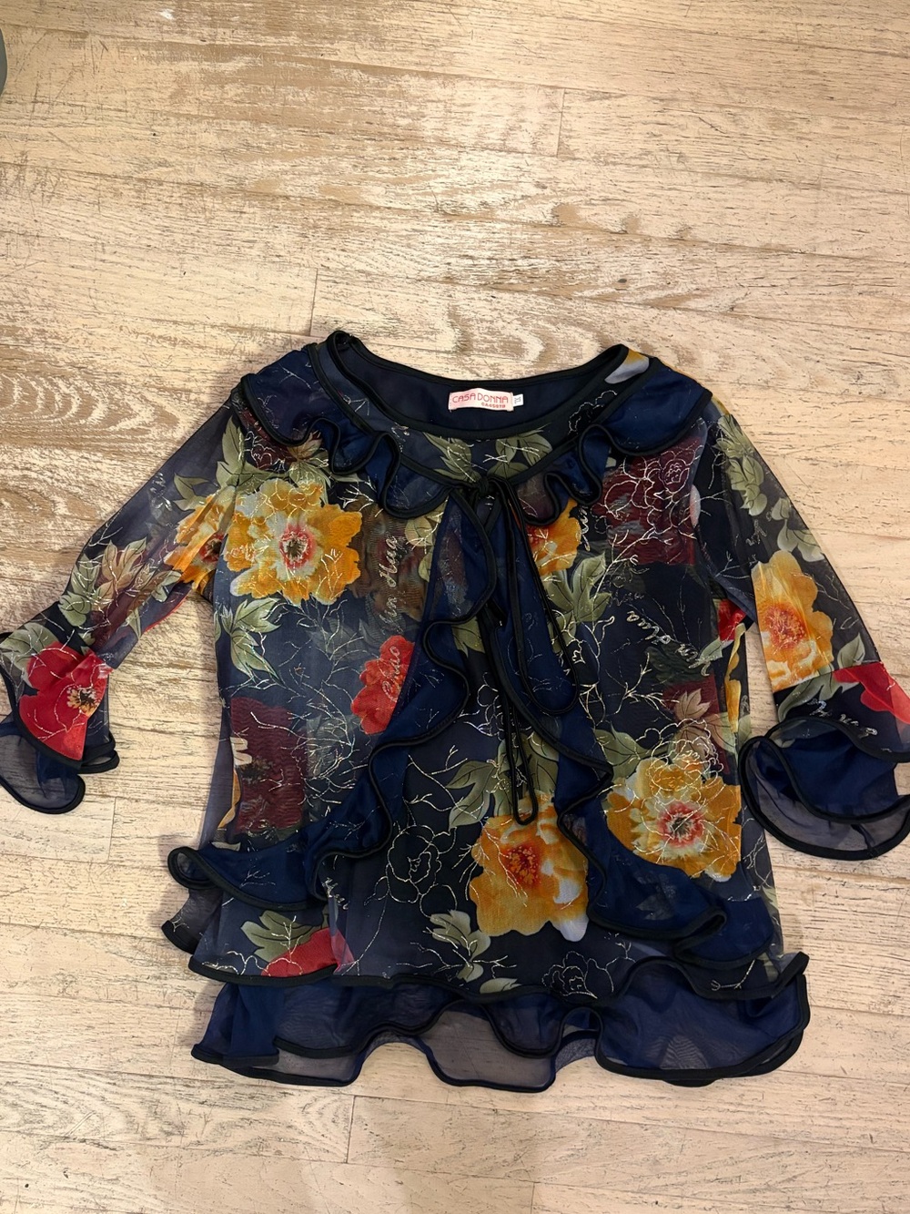 Vintage Casa Donna Floral top with ruffle collar, sleeves&hem, bow tie-front